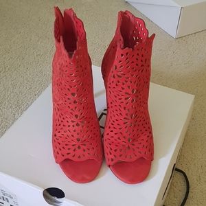 Size 7 aldo shoes with the original box.